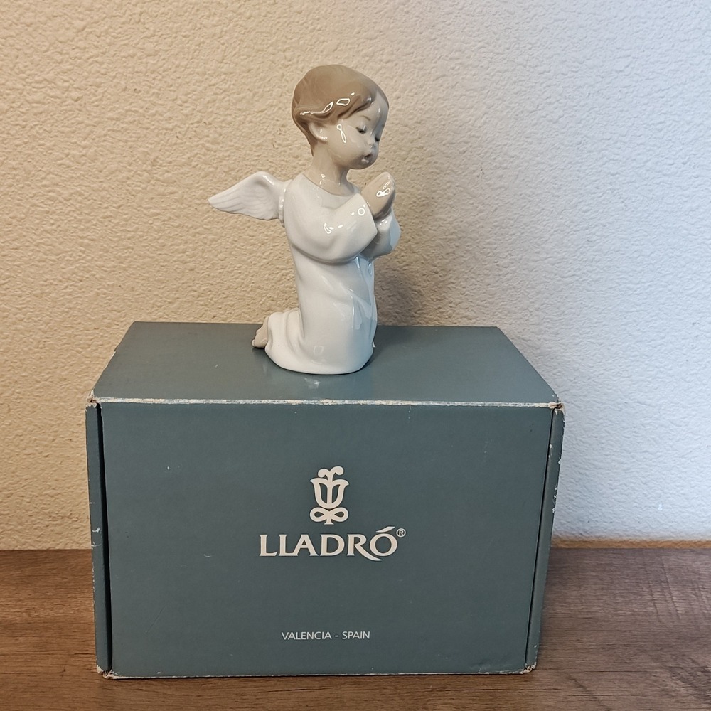 Lladro Angel Praying Figurine 4538 Kneeling Cherub Glossy Porcelain Spain 5in